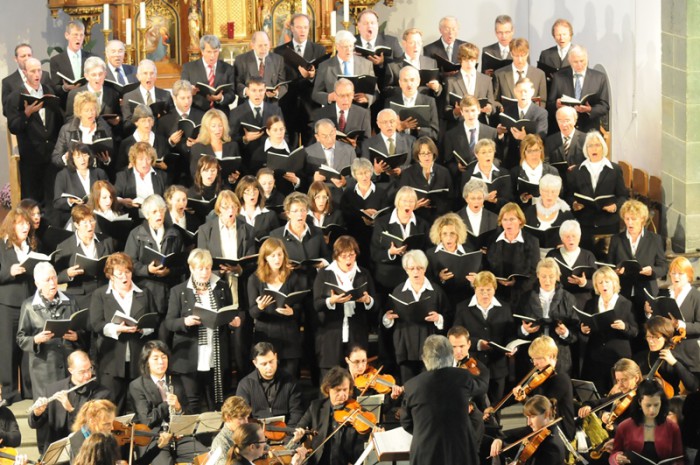 Hochfest Ostern in St. Nikolaus W. A. Mozart „Krönungsmesse“