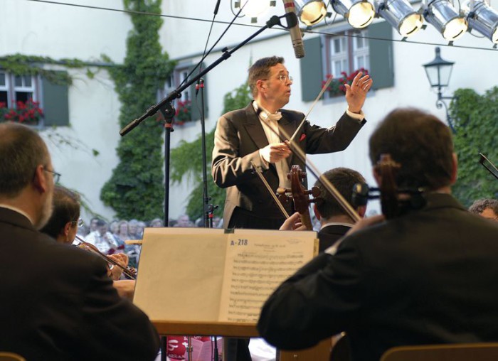 SOMMERKLÄNGE IM KLOSTERHOF – INSEL KLASSIK